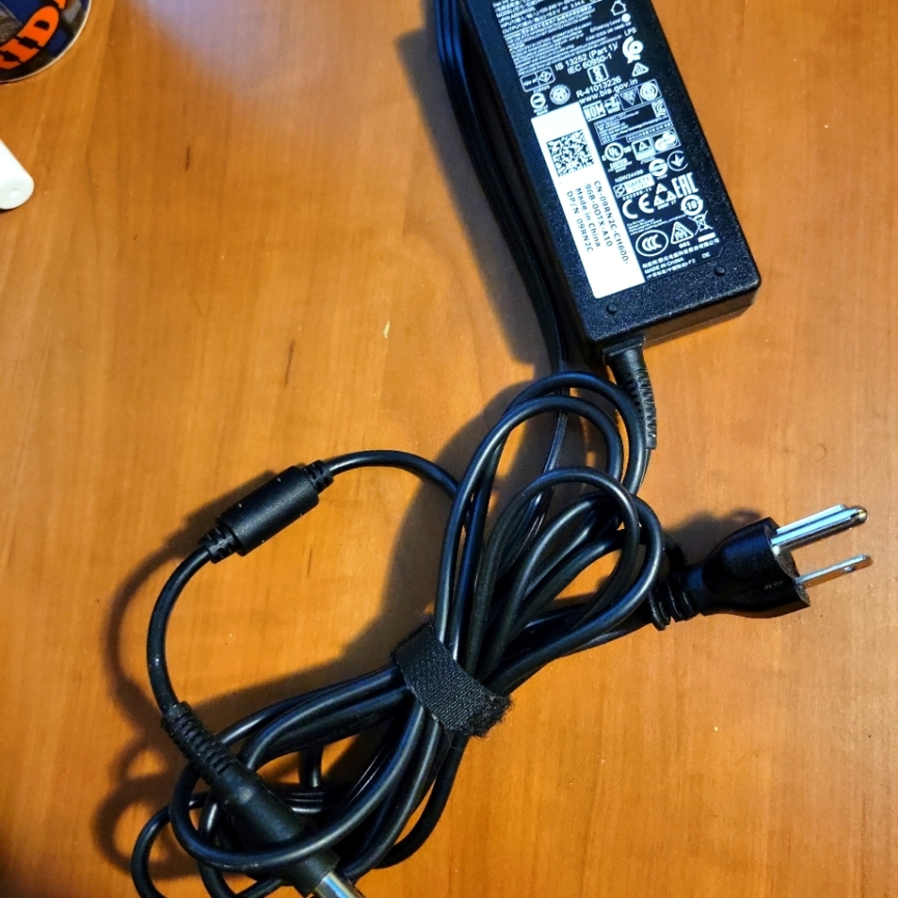 Dell 65 W-AC Adapter
